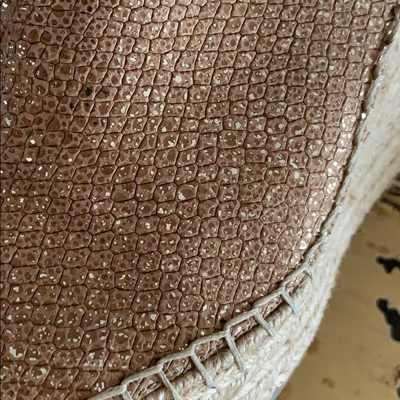 💥🆕💥KENNET COLE TAN GOLD ESPADRILLE WEDGES - Picture 4 of 8